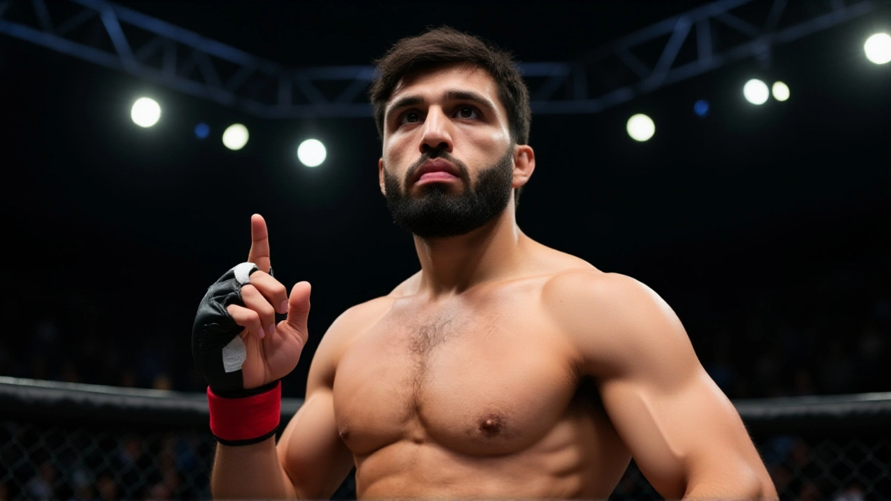 Царукян нокаутирует Хукера сабмишном и требует боя с Топурией за титул UFC